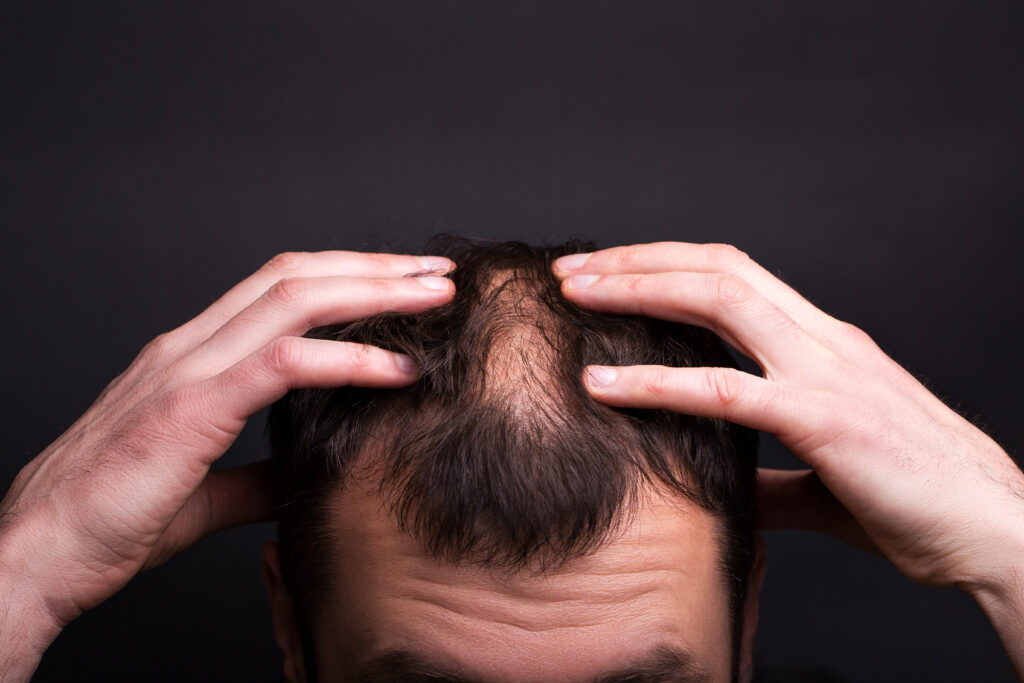 masaje capilar para estimular el crecimiento del cabello