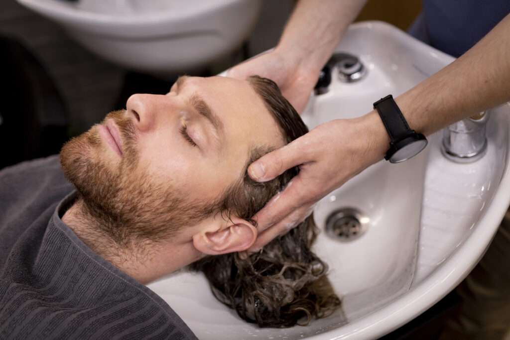 masajes para hacer crecer el cabello hombres
